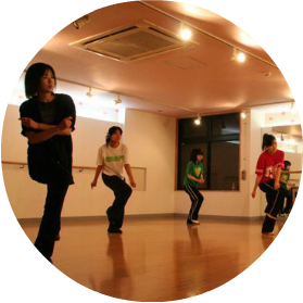 ダンススクールのレッスン風景