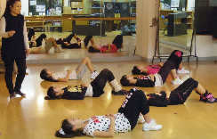 ダンススクールのレッスン風景