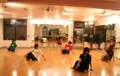 ダンススタジオのレッスン写真